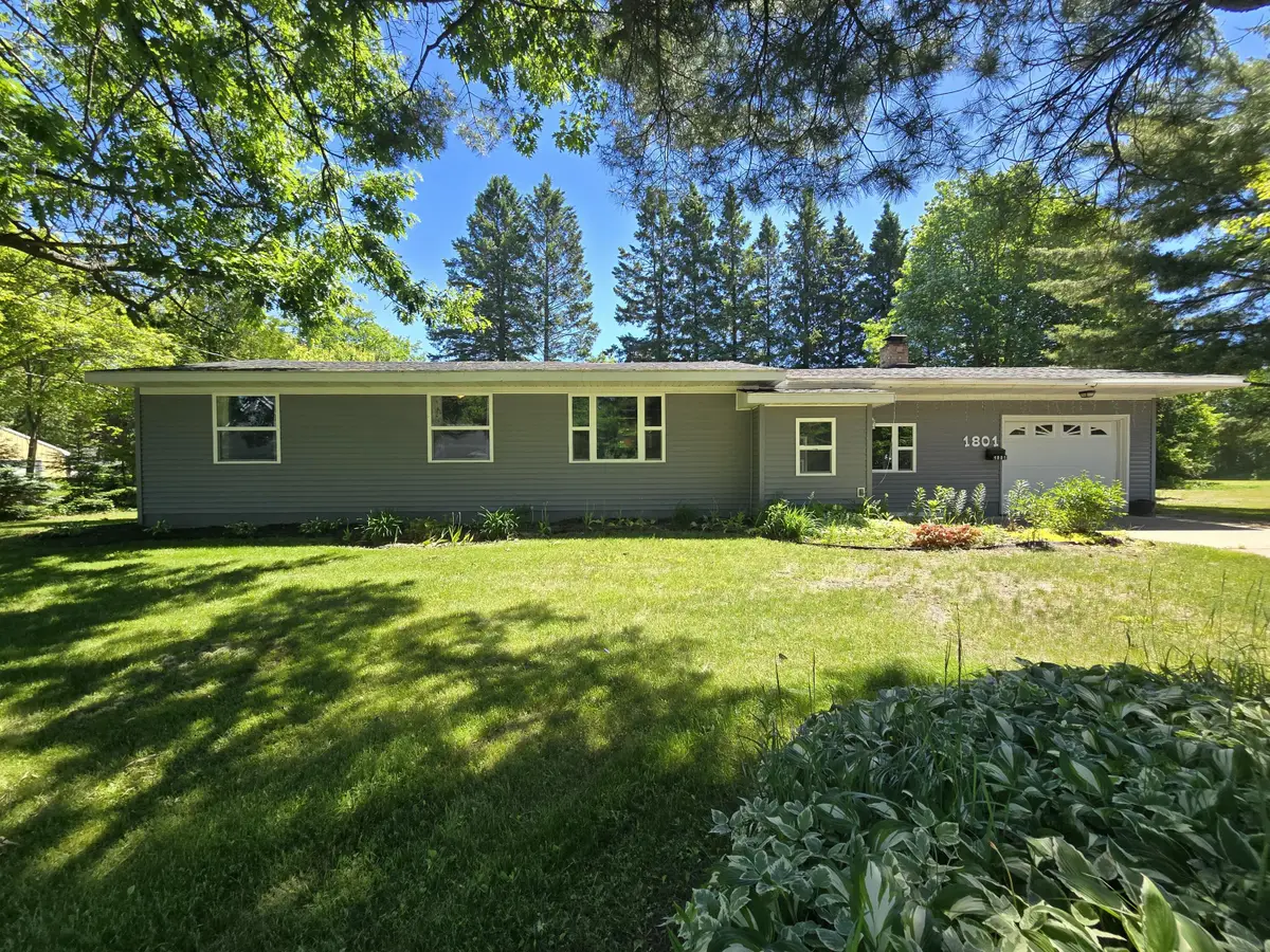 1801 W 14th St, Sault Ste Marie, MI 49783 - #1