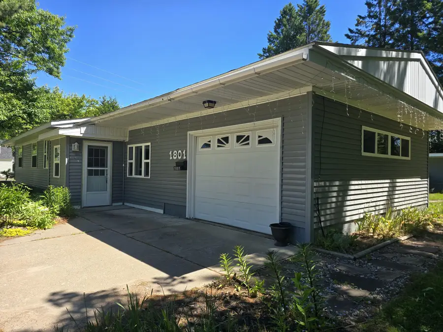 1801 W 14th St, Sault Ste Marie, MI 49783 - #2