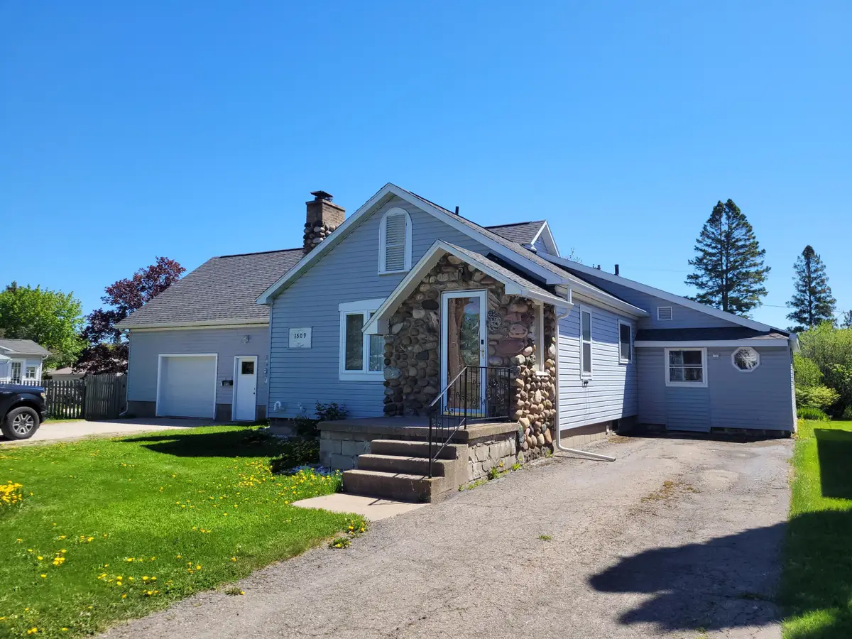 1509 Davitt St, Sault Sainte Marie, MI 49783 - #1