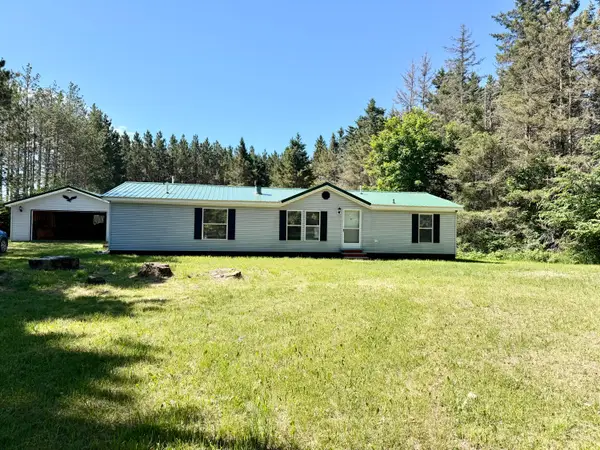 12320 E Traynor Rd, Goetzville, MI 49736