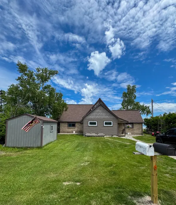 1803 Shore Dr, St. Ignace, MI 49781