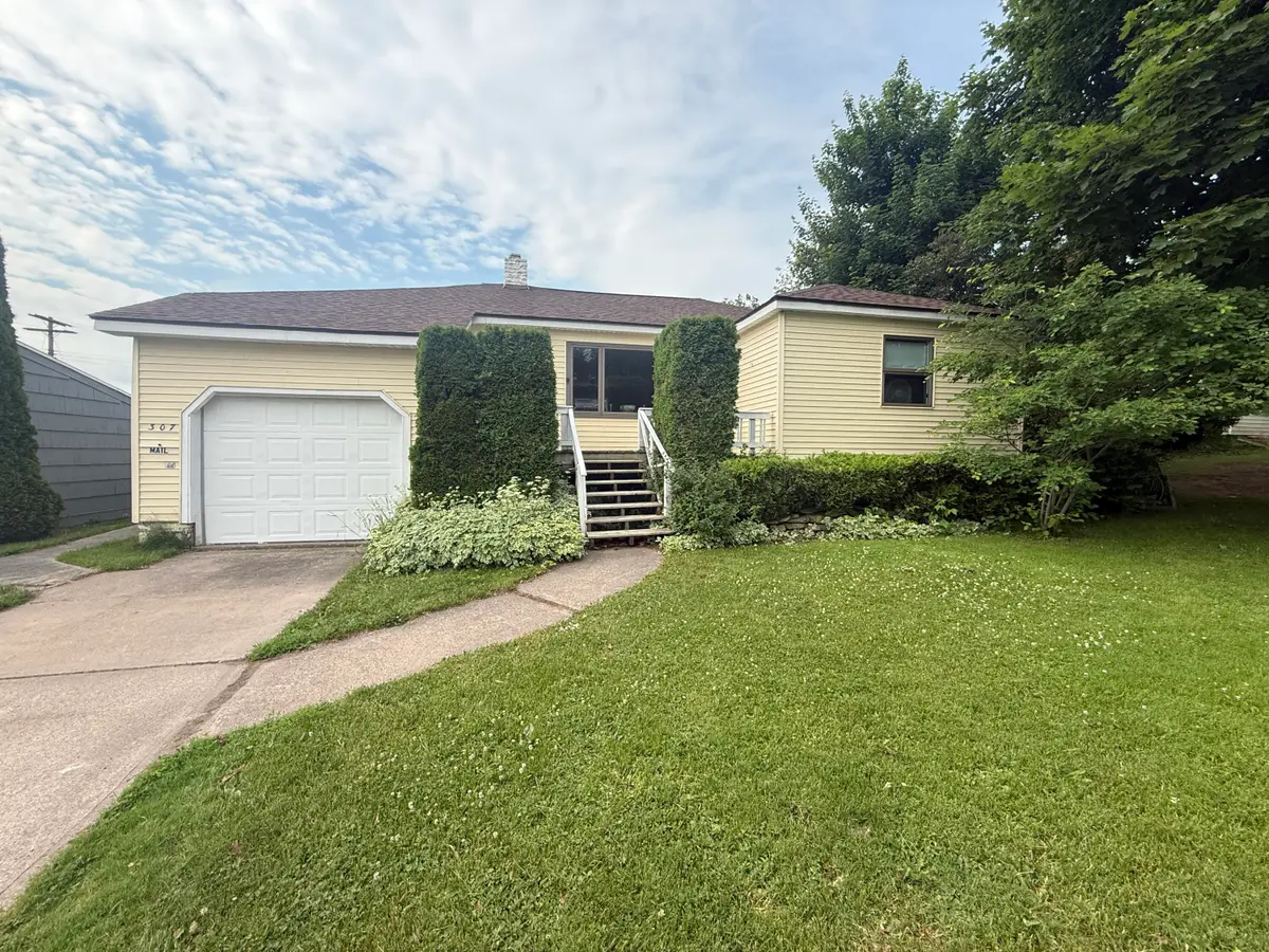 307 W Easterday Ave, Sault Ste Marie, MI 49783 - #1