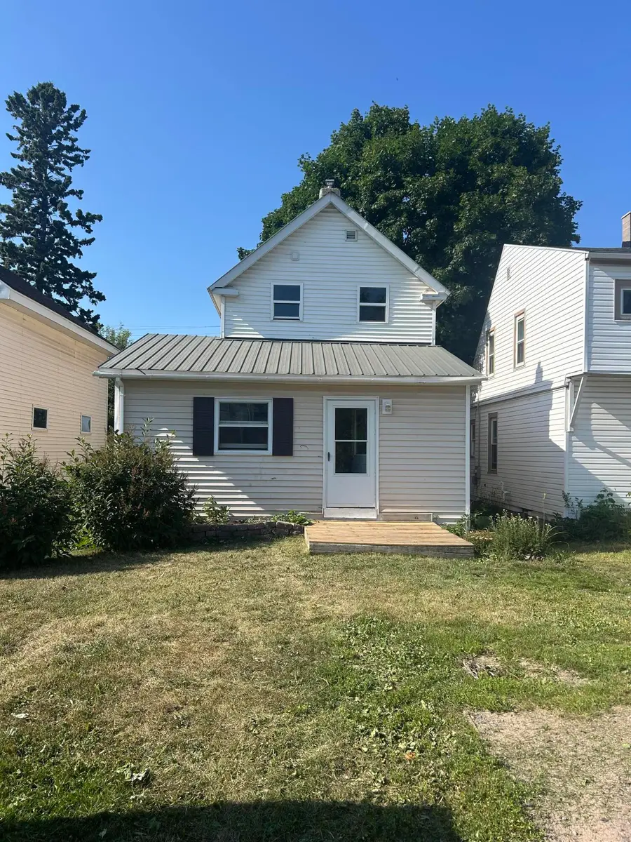 713 Peck St, Sault Ste Marie, MI 49783 - #2
