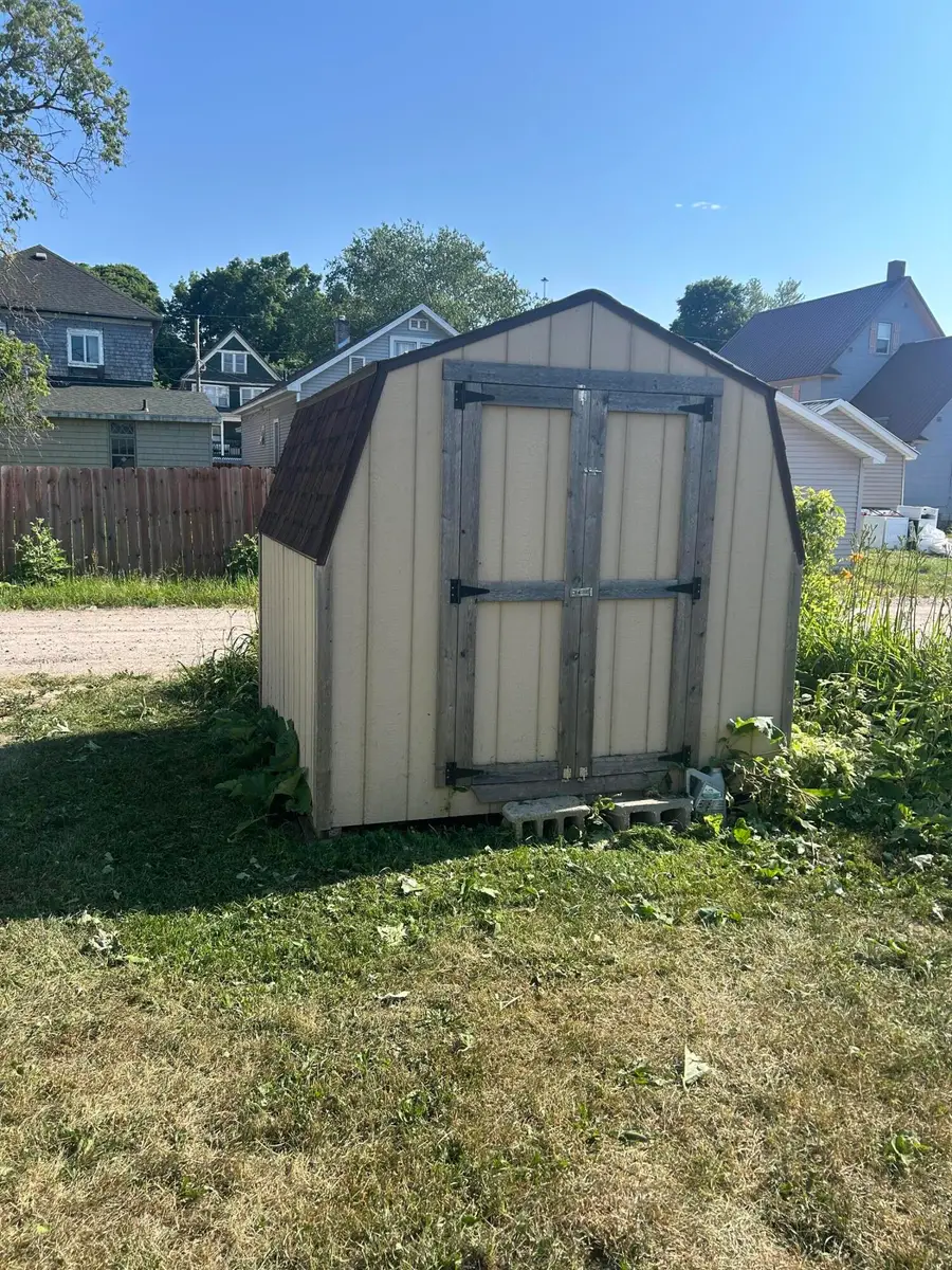 713 Peck St, Sault Ste Marie, MI 49783 - #3
