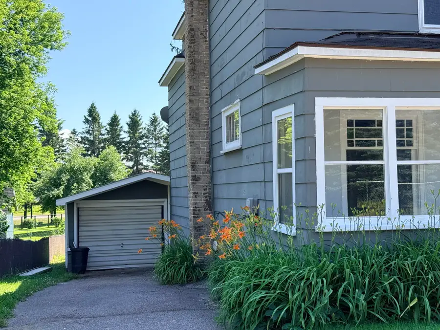 722 Carrie St, Sault Ste Marie, MI 49783 - #2