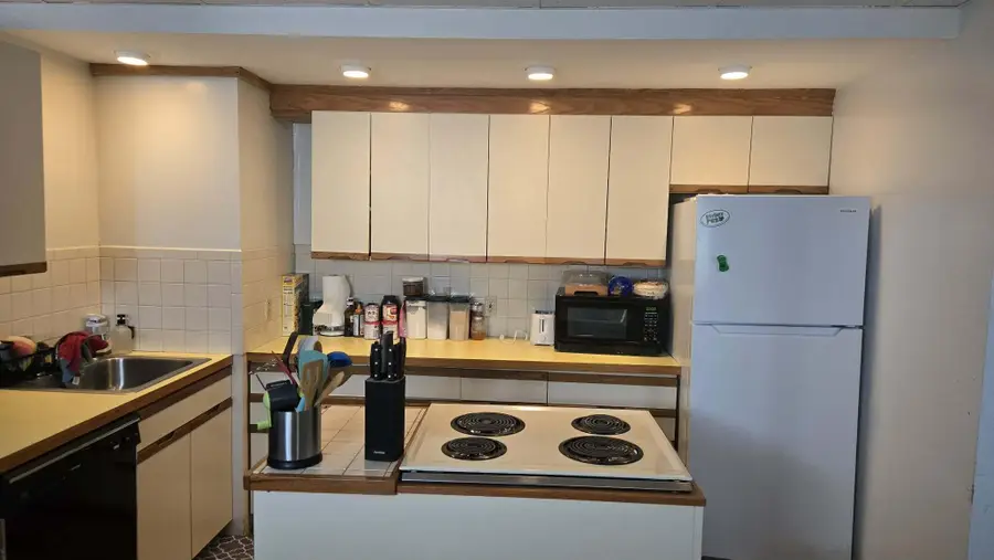 310 Carrie St, Sault Ste Marie, MI 49783 - #2