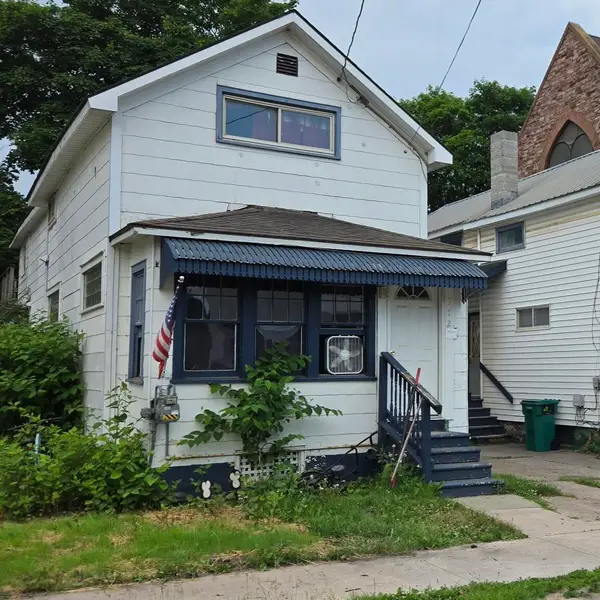 312 Carrie St, Sault Ste Marie, MI 49783
