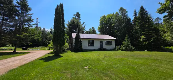 10825 W Lakeshore Dr, Brimley/Bay Mills, MI 49715