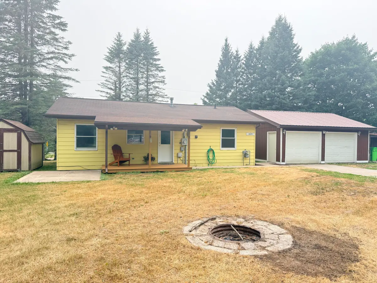 1805 Oak St, Sault Ste Marie, MI 49783 - #1