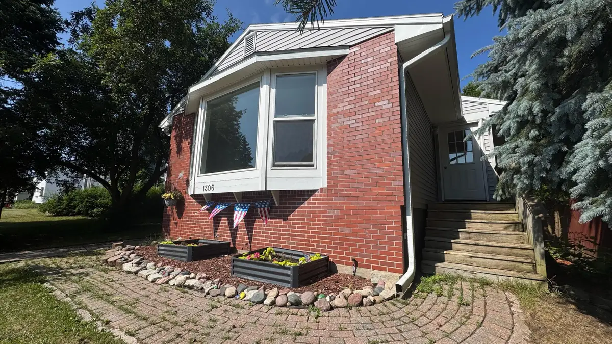 1306 Park St, Sault Ste Marie, MI 49783 - #1