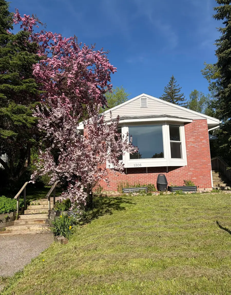 1306 Park St, Sault Ste Marie, MI 49783 - #2