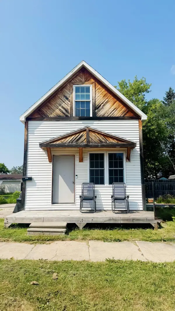 1003 Adams Ave, Sault Ste Marie, MI 49783
