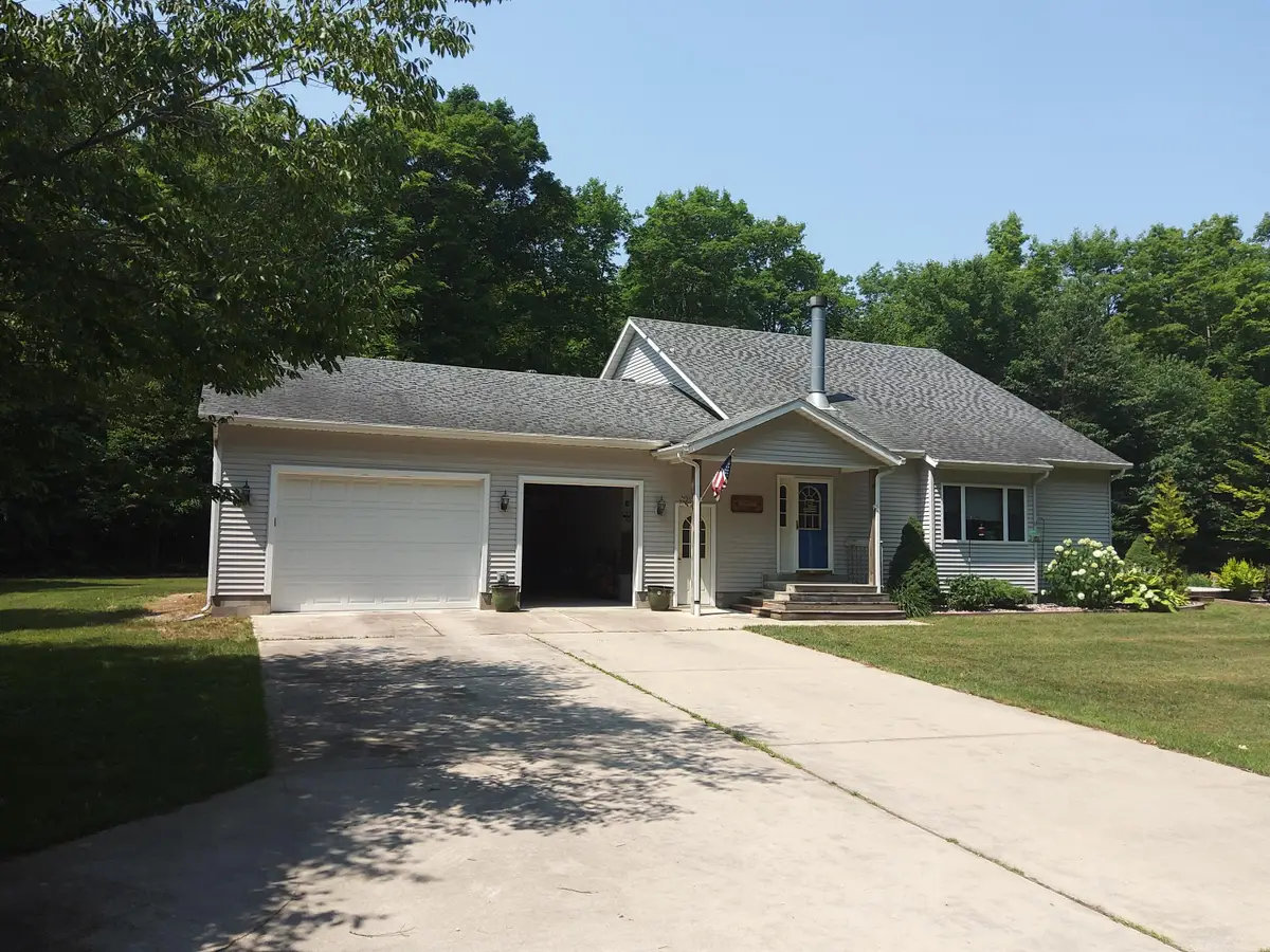 15538 W Sandtown Rd, Curtis, MI 49820 - #1