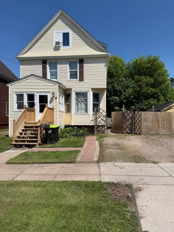 911 Swinton St, Sault Ste Marie, MI 49783
