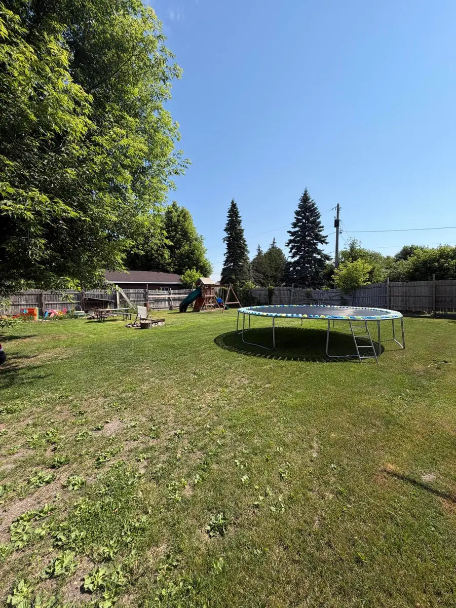 911 Swinton St, Sault Ste Marie, MI 49783 - #3