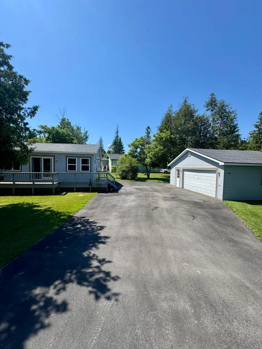 2040 Shore Dr, Saint Ignace, MI 49781 - #2