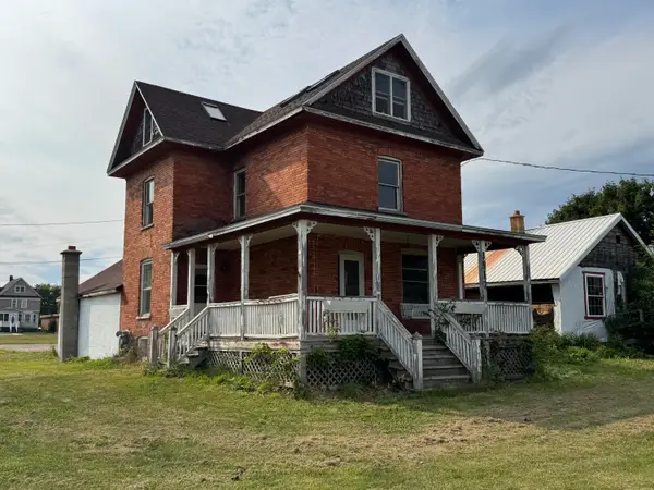 1912 Tweed St, Sault Ste Marie, MI 49783