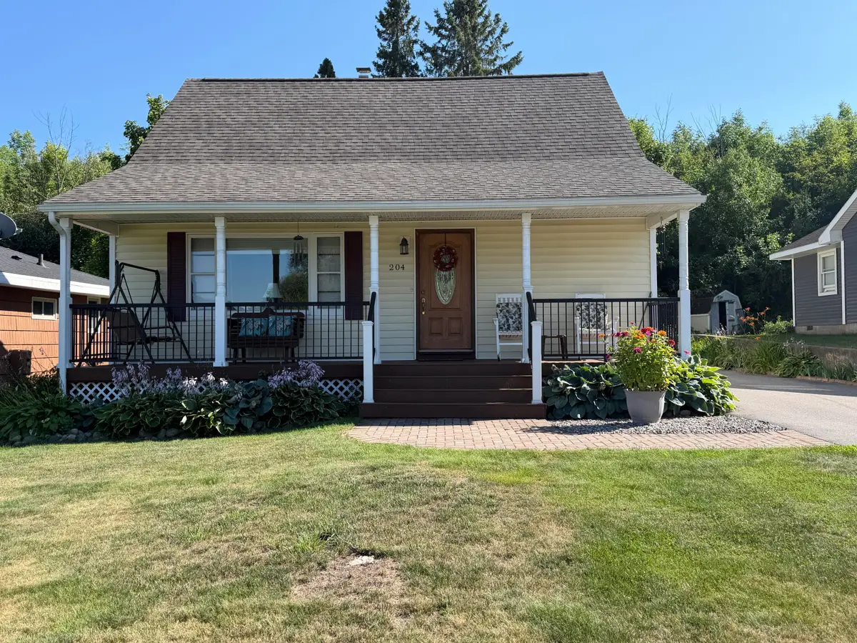 204 E 8th Ave, Sault Ste Marie, MI 49783 - #1