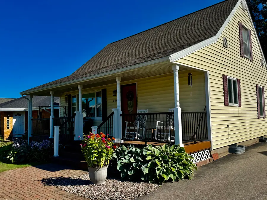 204 E 8th Ave, Sault Ste Marie, MI 49783 - #2