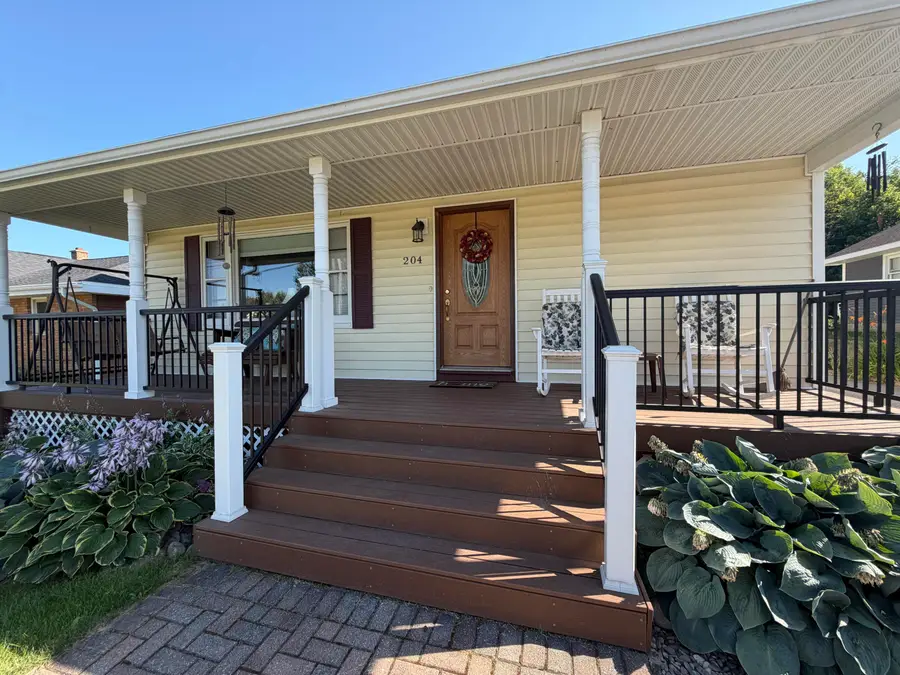 204 E 8th Ave, Sault Ste Marie, MI 49783 - #3