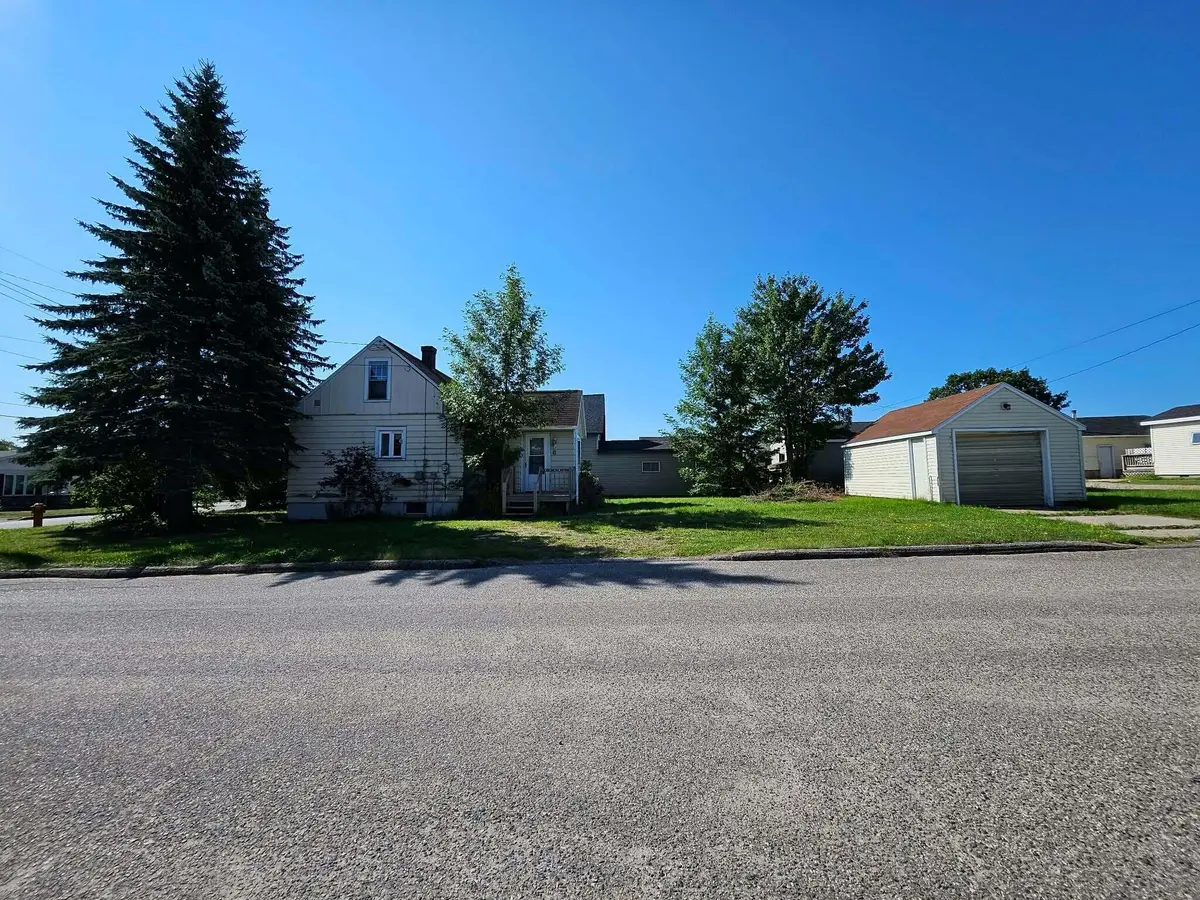 1900 Davitt St, Sault Ste Marie, MI 49783 - #1