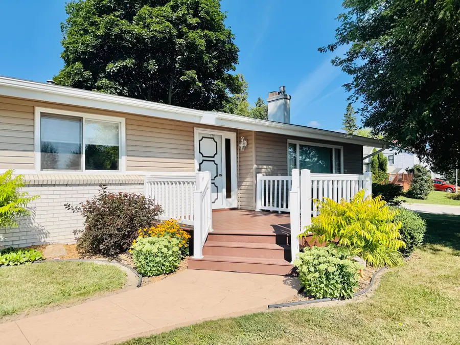1402 Park St, Sault Ste Marie, MI 49783 - #2