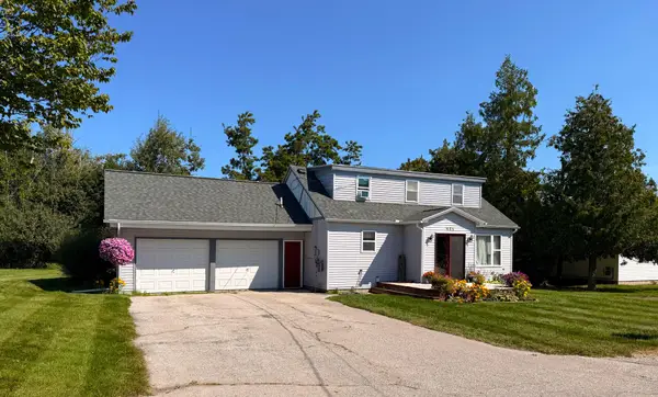 171 W Spruce St, St. Ignace, MI 49781