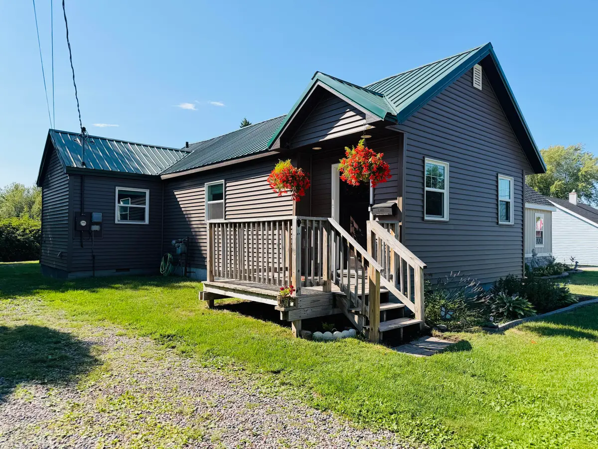 1604 Ryan Ave, Sault Ste Marie, MI 49783 - #1