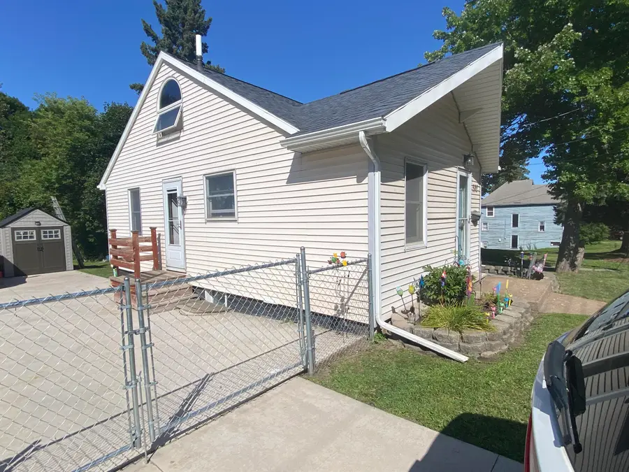 502 Sheridan Dr, Sault Ste Marie, MI 49783 - #3