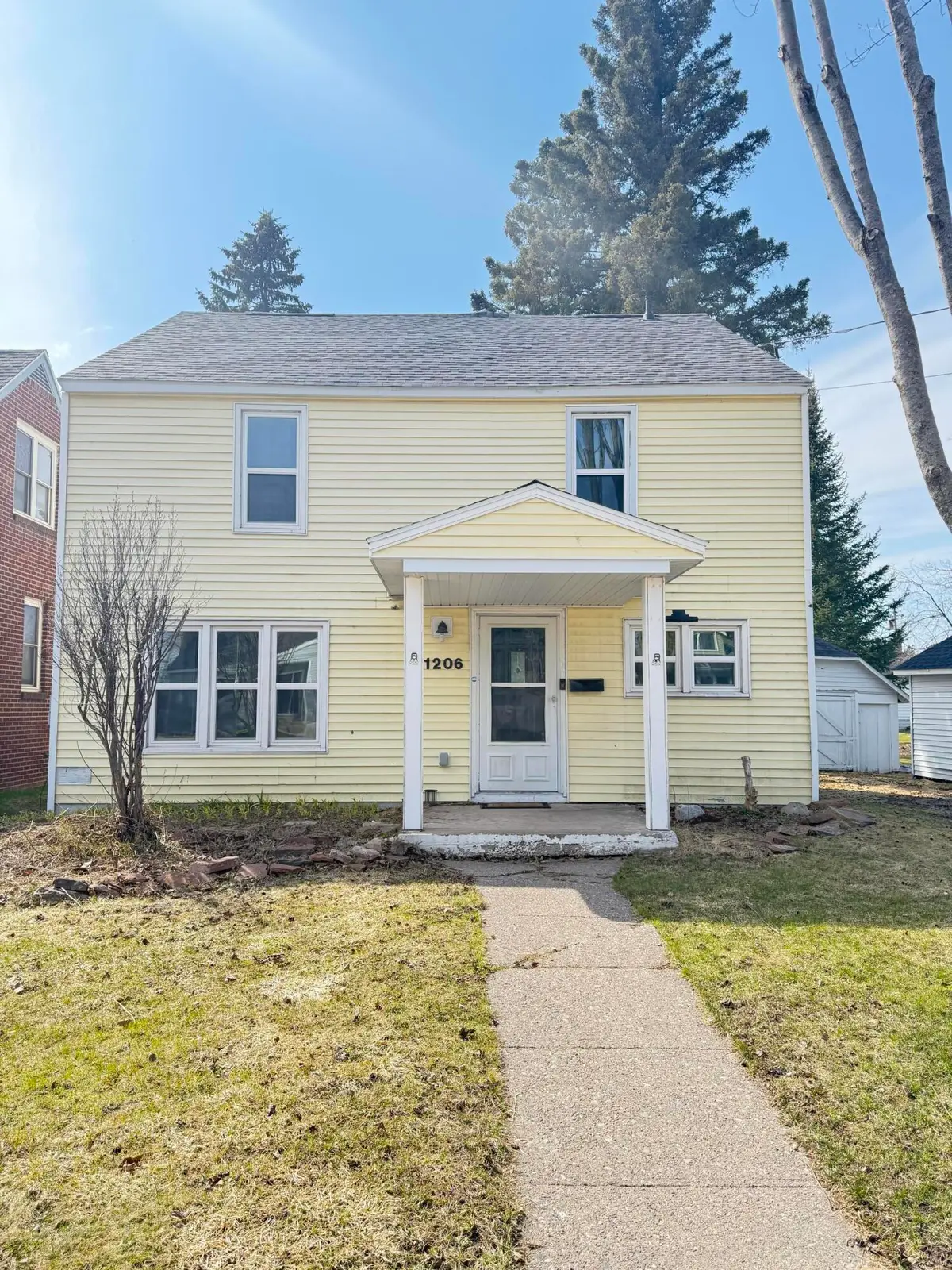 1206 Augusta St, Sault Ste Marie, MI 49783 - #1