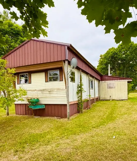 205 W Helen St, Newberry, MI 49868 - #1