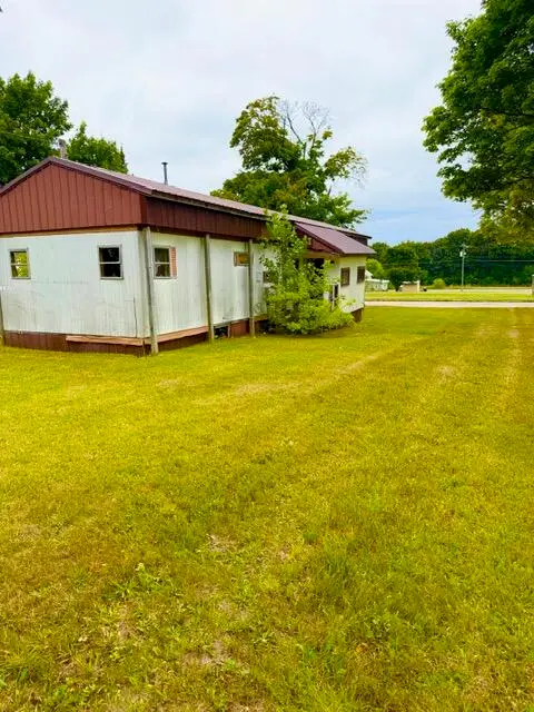 205 W Helen St, Newberry, MI 49868 - #3