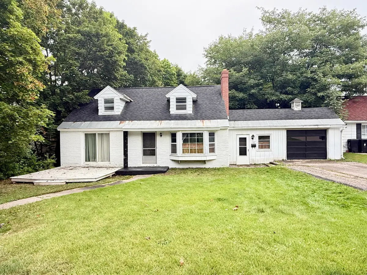 1307 Park St, Sault Sainte Marie, MI 49783 - #1