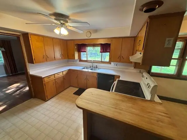 1700 Young St, Sault Ste Marie, MI 49783 - #3