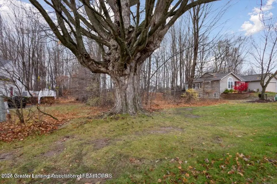 3860 Knotwood Drive, Holt, MI 48842 - Image #2