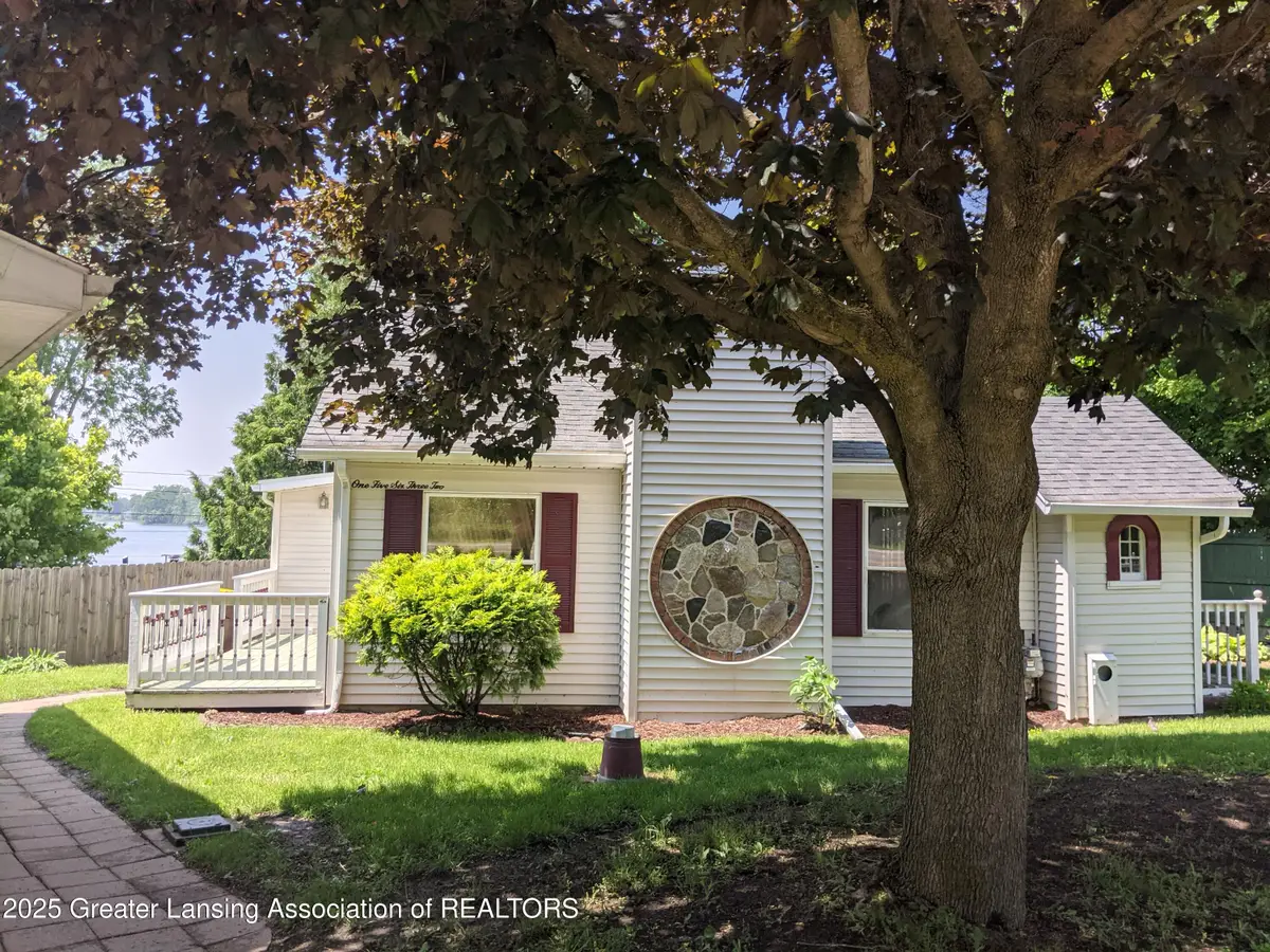 15632 Park Lake Road, East Lansing, MI 48823 - Image #1