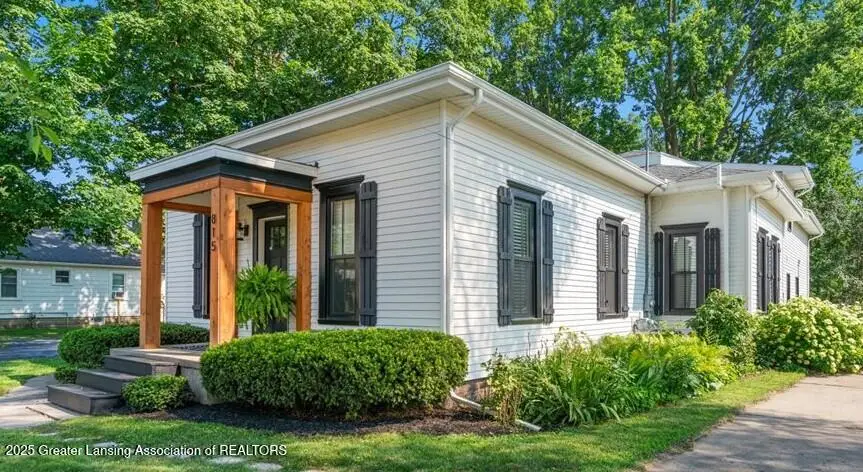 815 W Jefferson Street, Grand Ledge, MI 48837 - #1