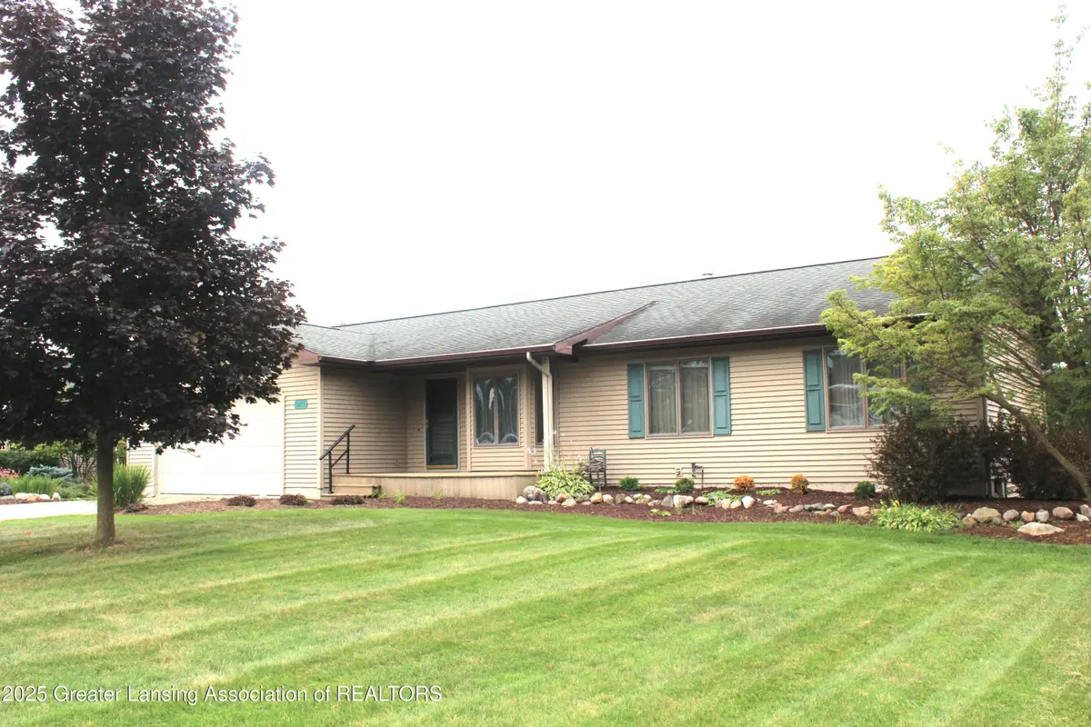 11723 W Andre Drive, Grand Ledge, MI 48837 - Image #1