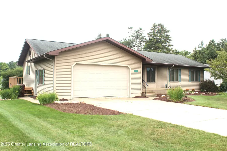 11723 W Andre Drive, Grand Ledge, MI 48837 - Image #2