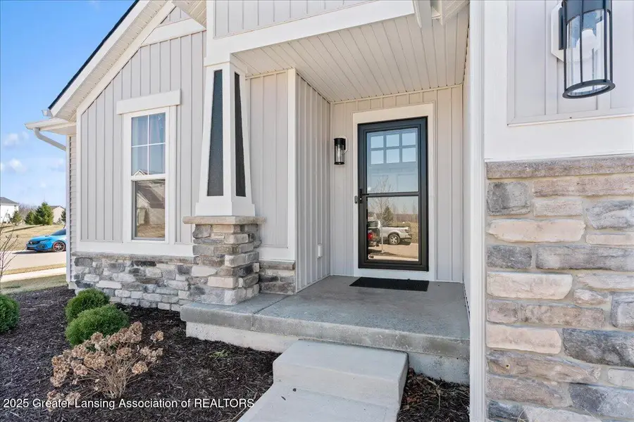 6694 Castleton Drive, Grand Ledge, MI 48837 - Image #2