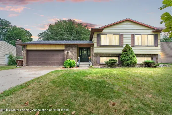 2524 Newport Dr Drive, Lansing, MI 48906