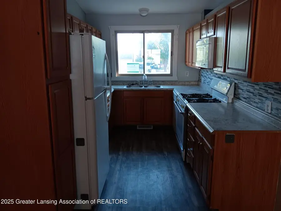 413 E Hodge Avenue, Lansing, MI 48910 - Image #3