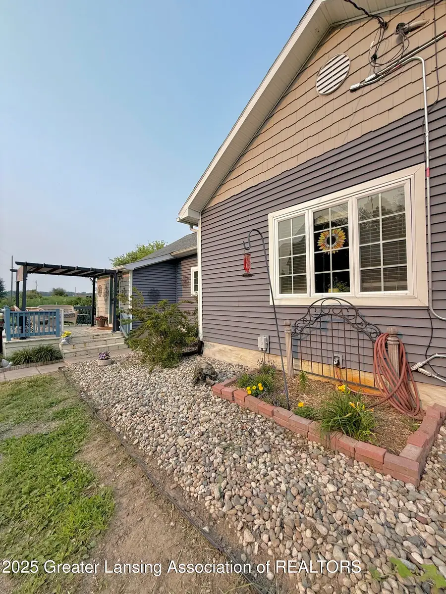 1013 E Broadway Highway, Charlotte, MI 48813 - Image #2