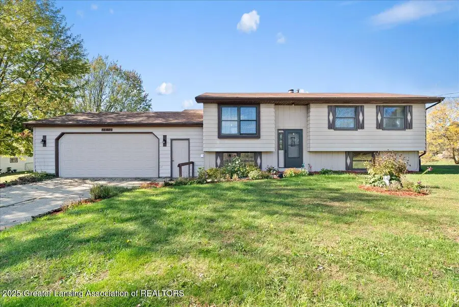 8630 S Meridian Road, Laingsburg, MI 48848 - Image #2