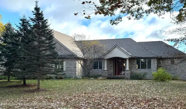16677 Peacock Lane, Haslett, MI 48840