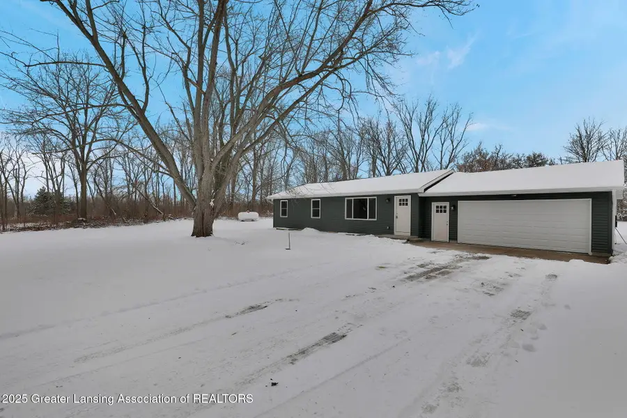 56 S Onondaga Road, Mason, MI 48854 - Image #2