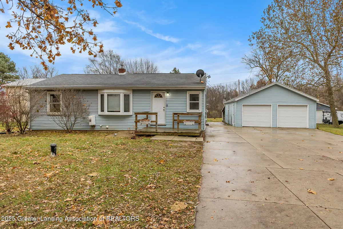 9486 Round Lake Road, Laingsburg, MI 48848 - Image #1