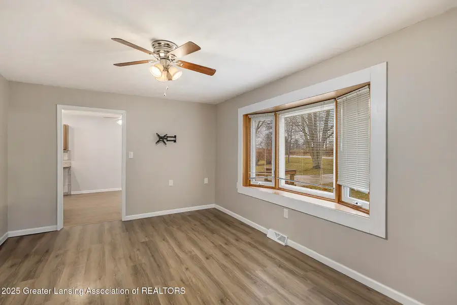 9486 Round Lake Road, Laingsburg, MI 48848 - Image #2