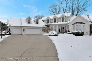 1137 Norfolk Circle, Grand Ledge, MI 48837