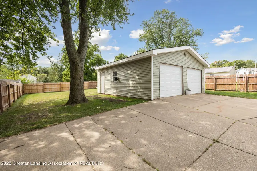 606 E Railroad Street, Saint Johns, MI 48879 - Image #3